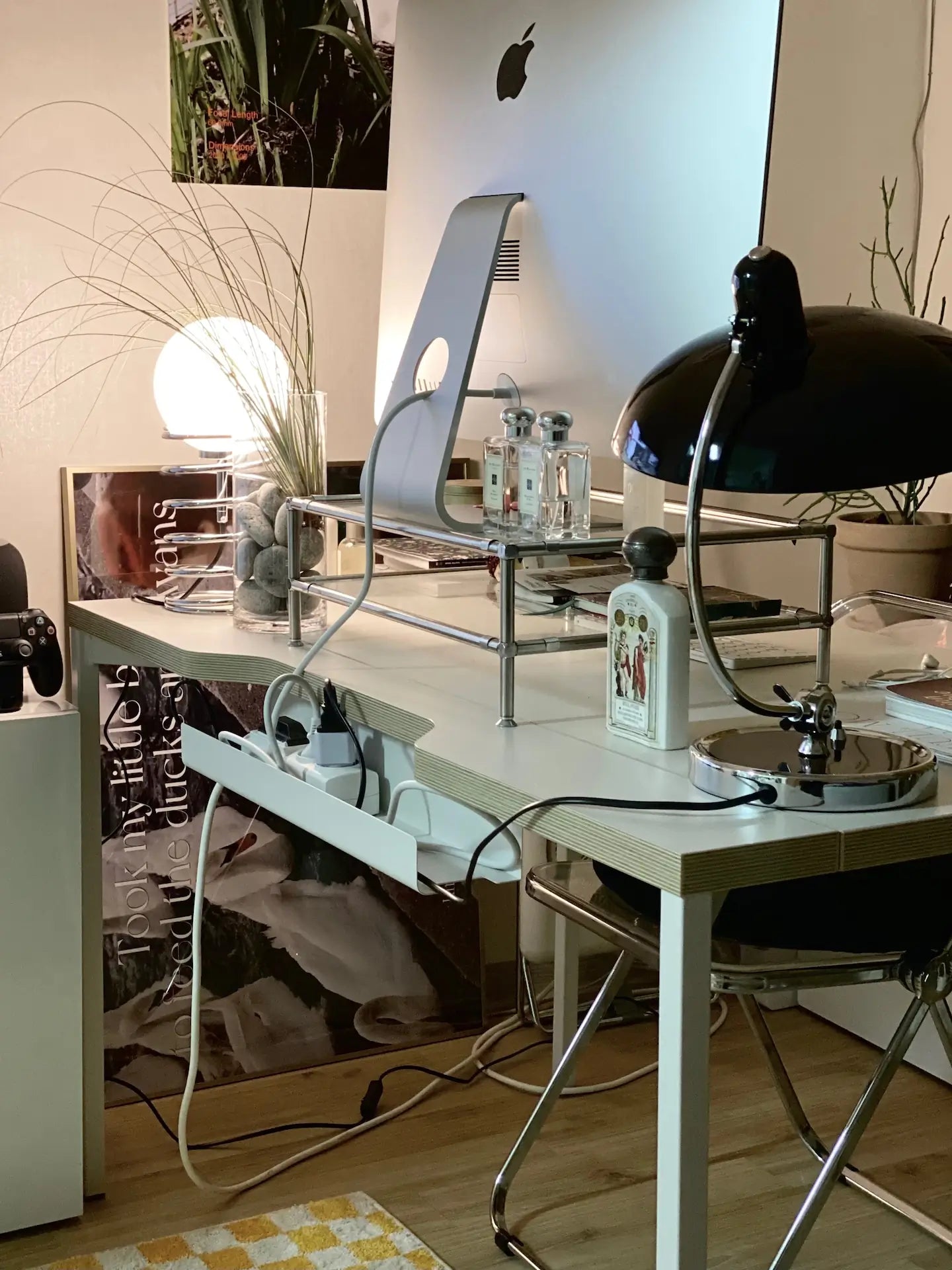 Bauhaus spring round lamp