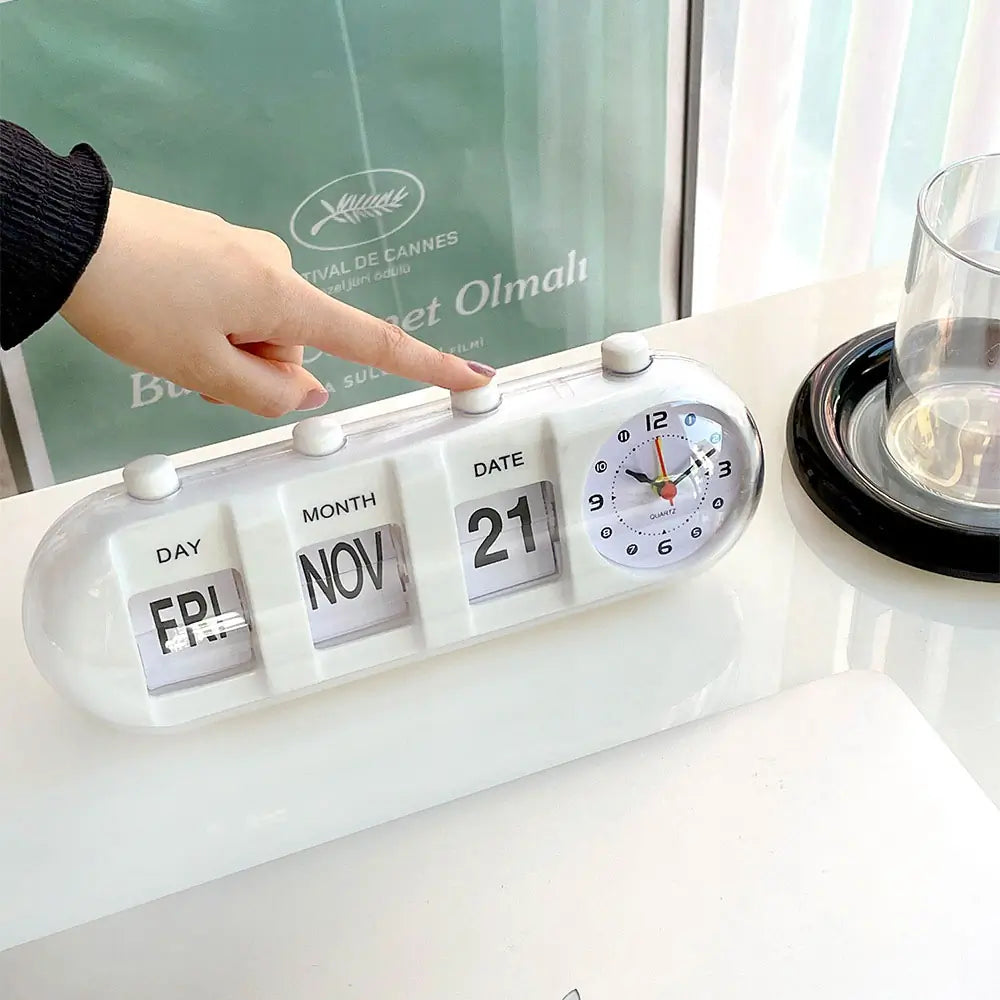 Modern retro table clock