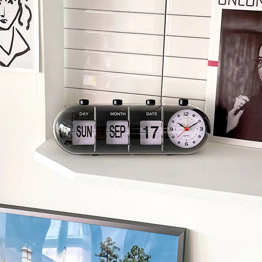 Modern retro table clock