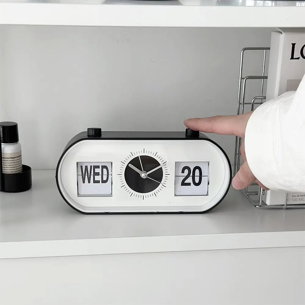 Bauhaus analog clock