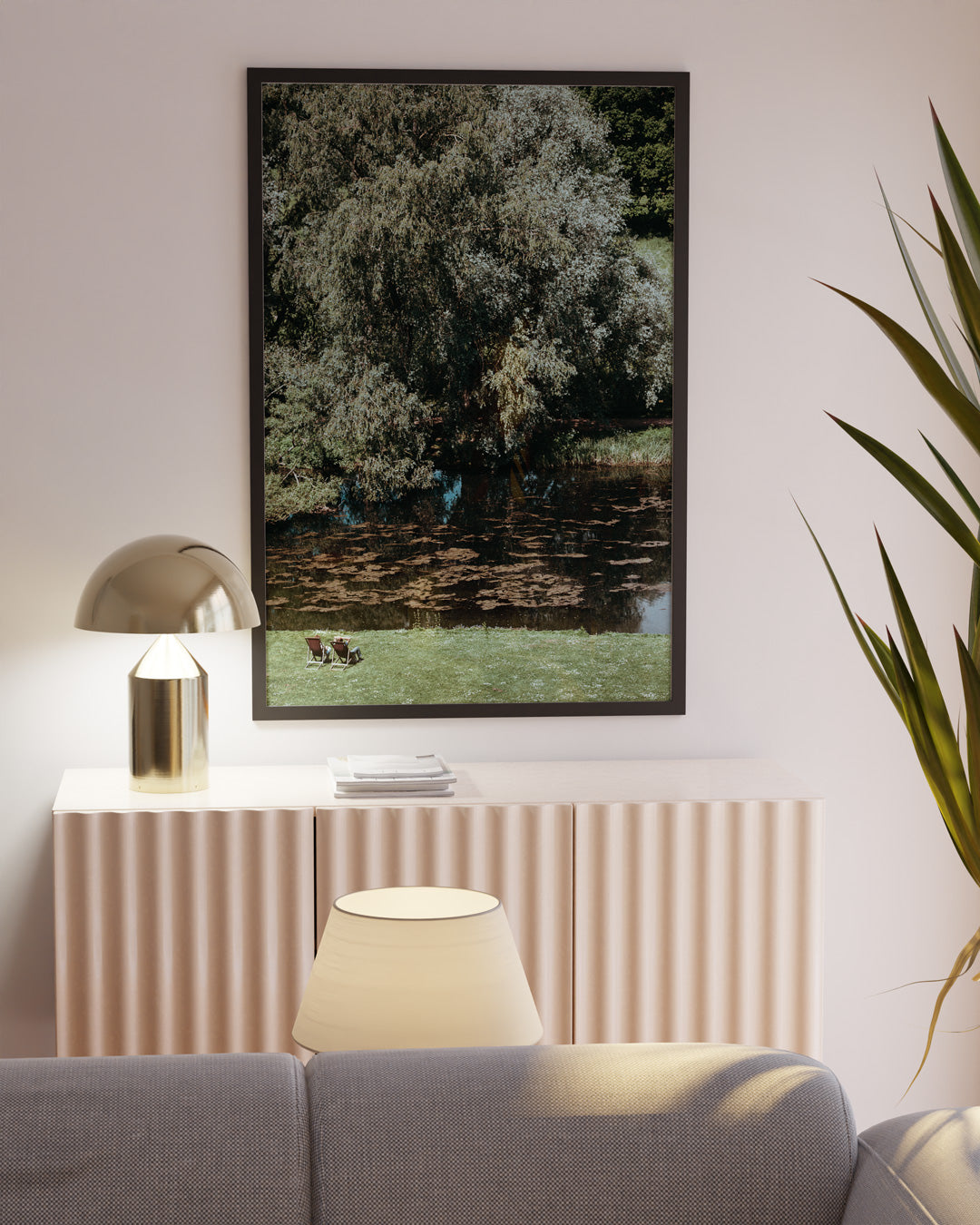 アートフォトポスター「Enough rest（十分な休息）」ブラックフレーム｜リビングの壁に飾る深緑の森風景