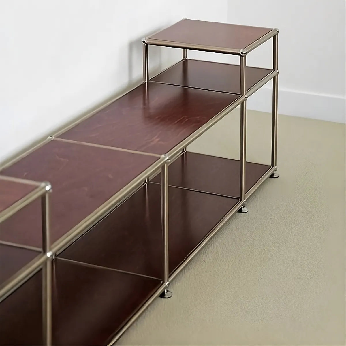 ミニマルデザインのステンレス製テレビボード NF Series 斜めアングル